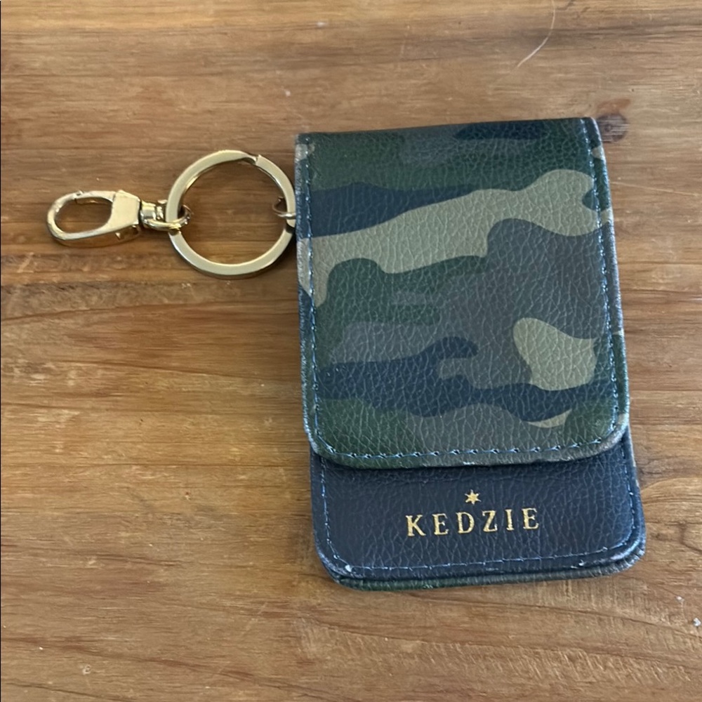 Kedzie Camouflage Card Holder Keychain - Green Camo